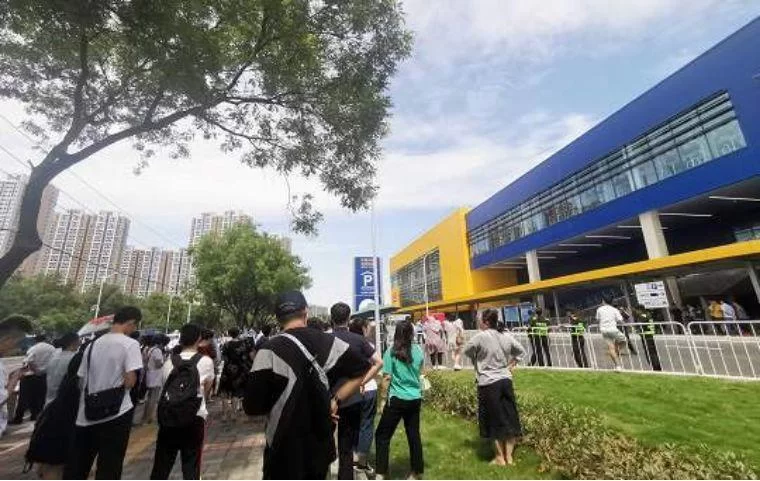 兴化国际商城附近有晚班兼职吗，小时工日结那种？