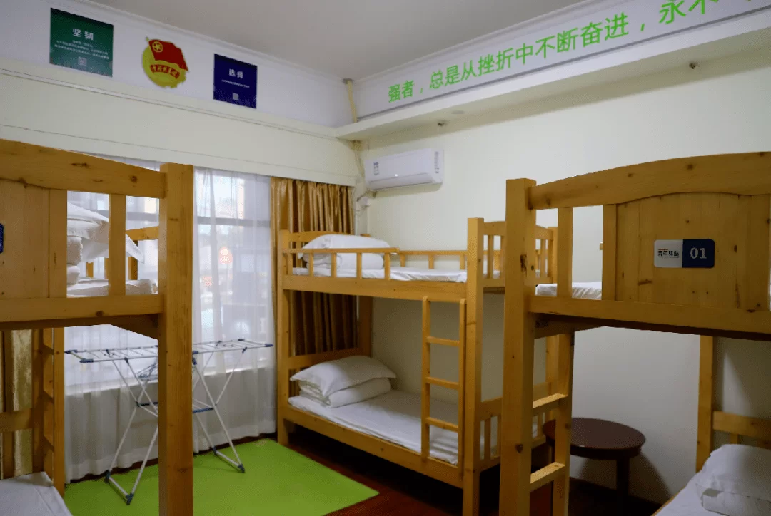 兼职住公司宿舍收费吗，会计兼职多家公司合法吗？