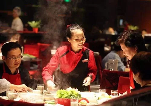 海底捞兼职招人吗，4小时都干啥呀待遇一小时多少钱？