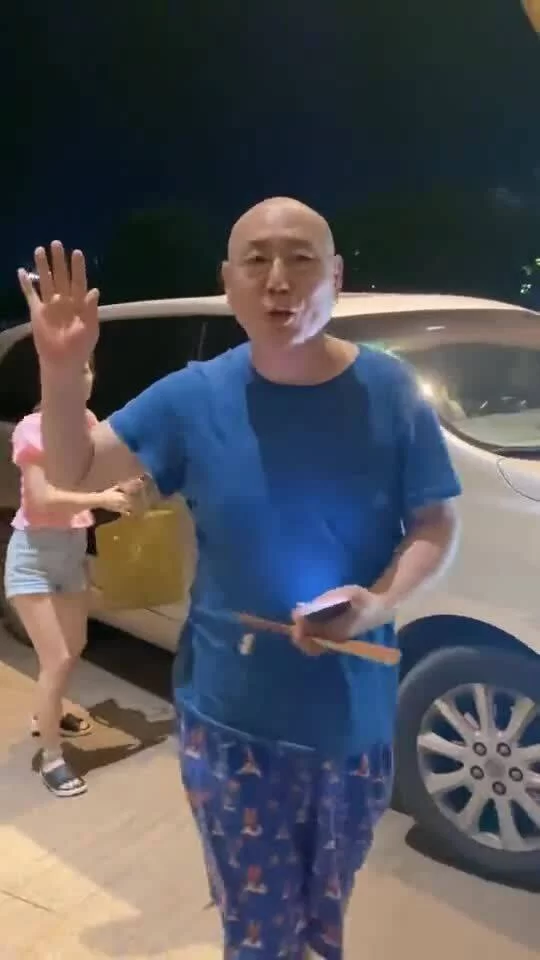 明星周边副业靠谱吗？买卖会侵权吗？线下怎么避坑？