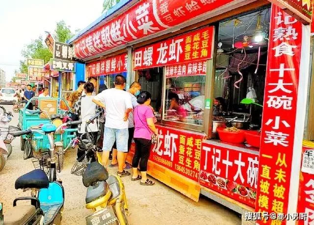 晚上下班后摆摊副业，卖什么小吃好卖简单又利润高？