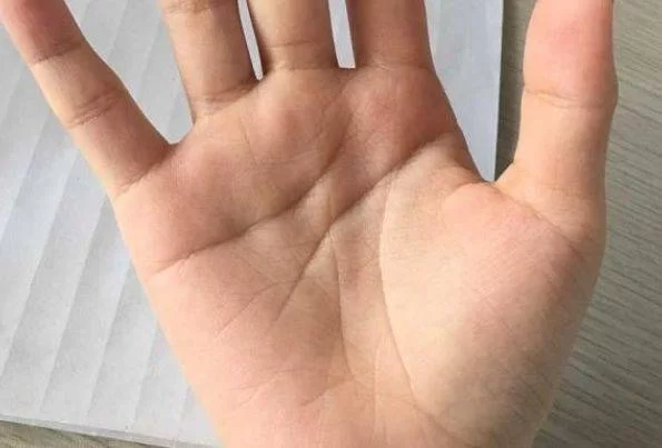 手相显示会做副业的女士，适合哪些副业赚钱路子呢？