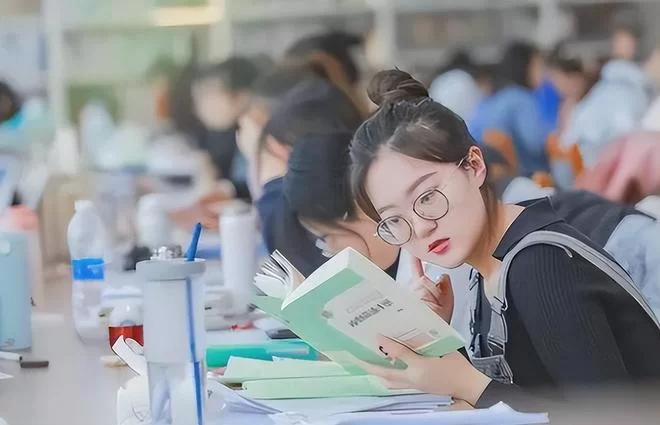 想赚点零花钱？云自习兼职适合学生吗？怎么报名？