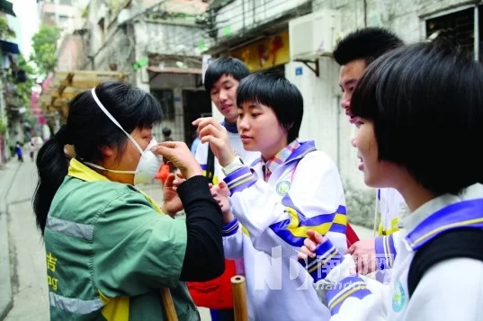 家政兼职钟点工怎么找，43岁阿姨在家能挣百万吗？