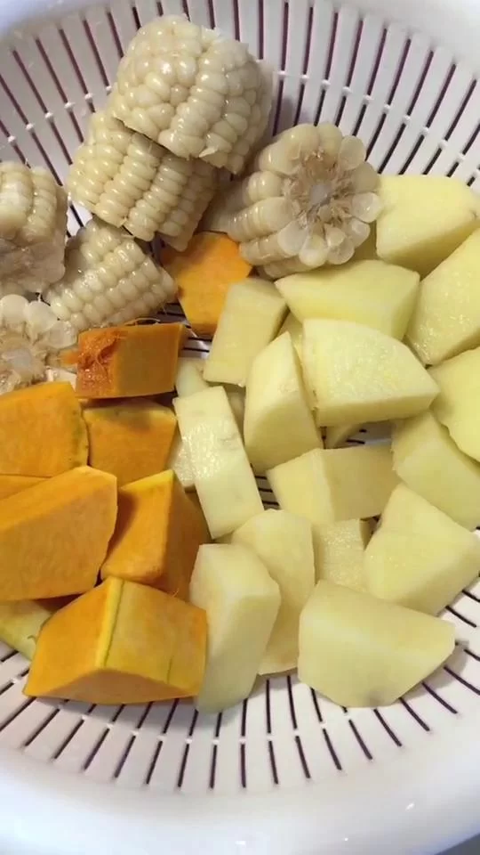 家常乱炖做法大全，土豆茄子豆角东北大乱炖怎么做？