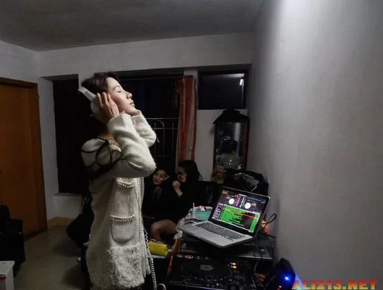 女生兼职上夜班，到底好不好干？过来人聊聊真实体验