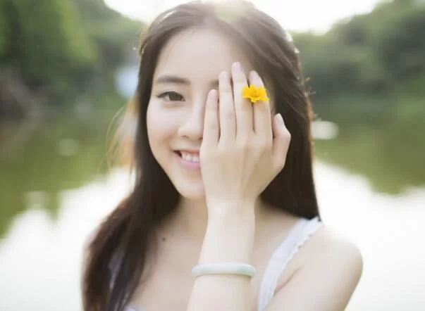 女性做化妆副业，有哪些稳当又能闷声赚钱的路子？