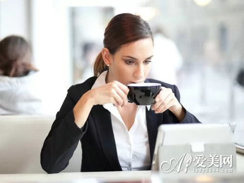 女性上班族业余时间适合用电脑做什么副业赚钱呢？