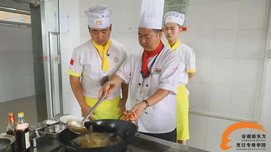 厨师做副业有哪些好选择，上岗必须得有资格证吗？