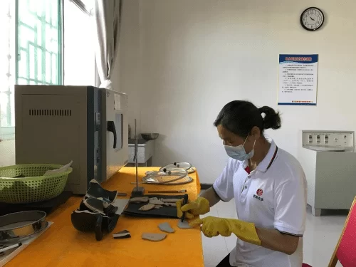 刘总身兼财务总监、委员，这些兼职你都忙得过来吗？
