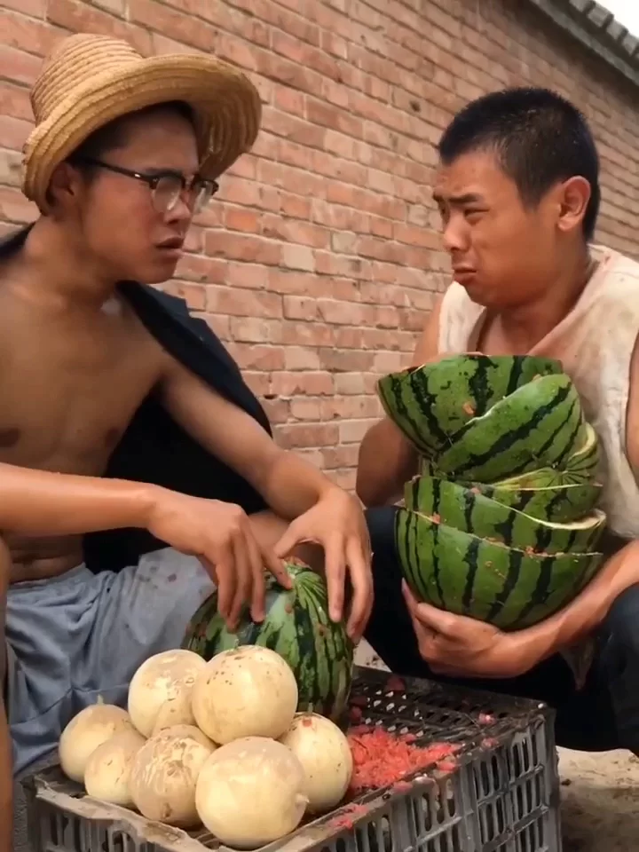 兼职卖瓜遇黄婆卖瓜，卖的啥瓜风波后翻身后咋样啊？