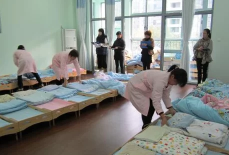 保育员能做哪些副业，工作内容和证书区别具体是啥？