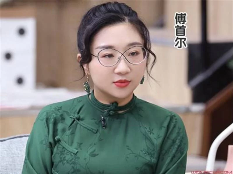 傅首尔长相梗咋成热梗的？离婚后副业励志语录咋样？