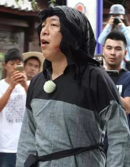 作为一个明星搞副业很合理吧？怎么搞副业赚钱呢？