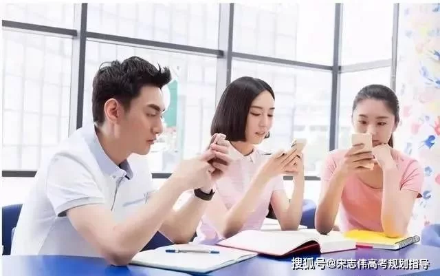 体育生兼职最好别做什么?太清闲的办公室真不建议!