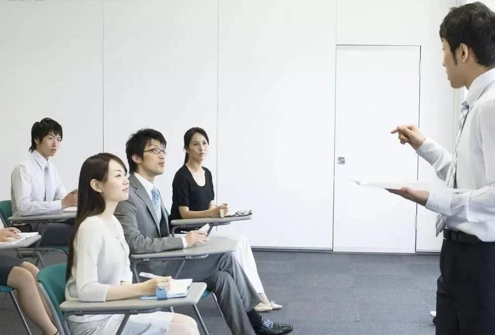 会计搞点啥副业既能赚钱又适合自己边上班做还靠谱?