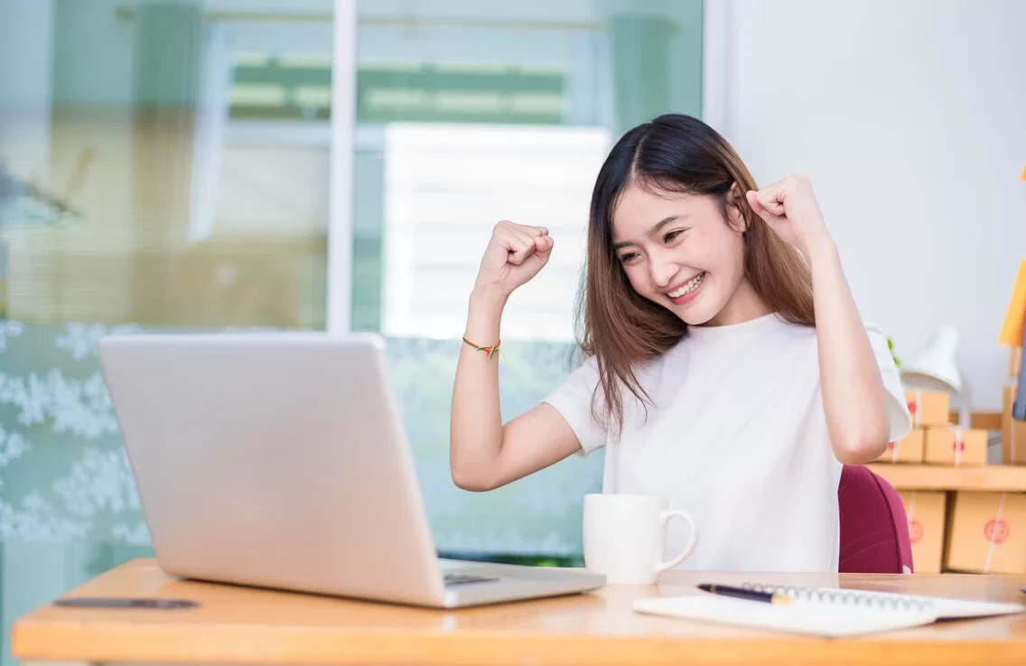 什么副业门槛低适合上班族,简单赚钱还能月入五千?
