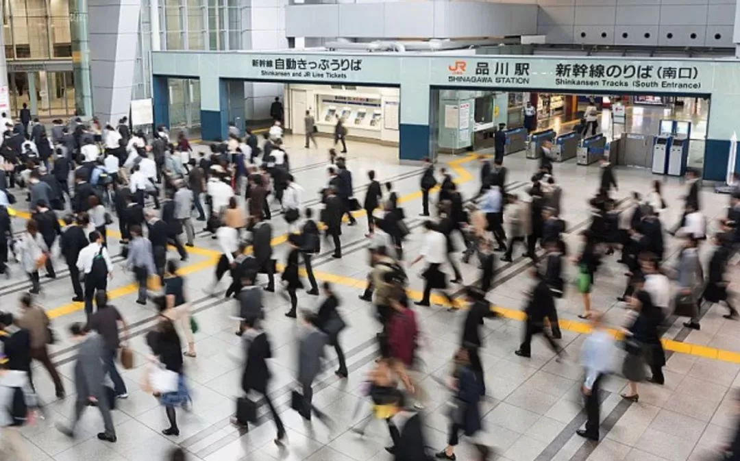 人在日本上班族适合做啥副业,自由职业在家也能干?