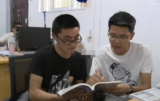 于洪兼职服务员好做不?一天工作几小时?工资咋样?