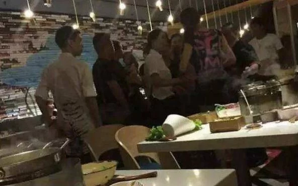 丰台烧烤店招服务员兼职,凌晨满座老板睡了,靠谱吗?