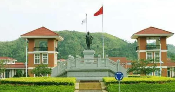 中山大学南方学院是公办还是民办,兼职教师情况如何?
