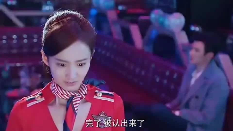 主业男模副业服务员,主业副业两不误怎么兼顾啊?
