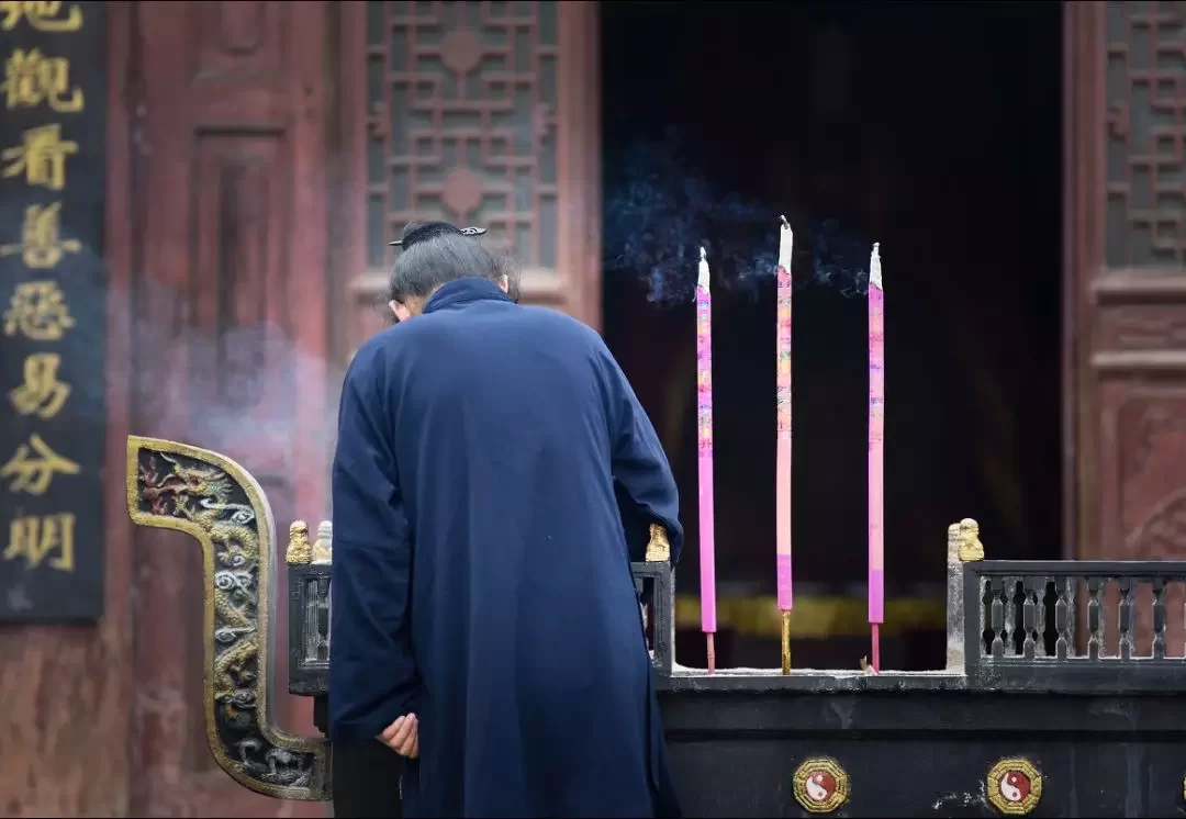 主业是道士副业是警察,怎么才能两样都不耽误呢?
