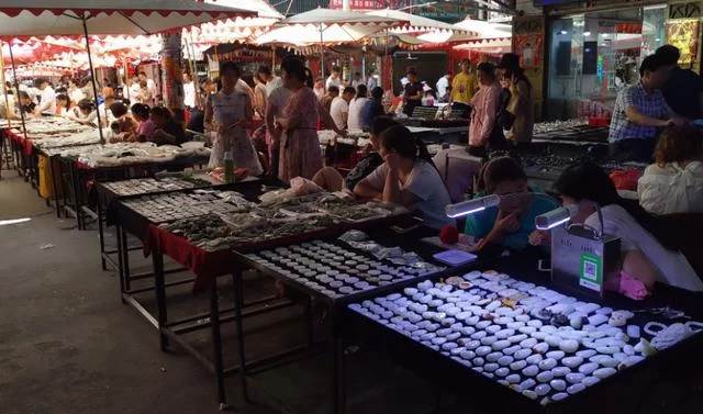 业余地摊副业晚上能干啥?打工人有哪些挣钱路子?