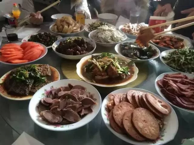 东台做饭兼职哪家好,一天多少钱,东北年夜饭硬菜?