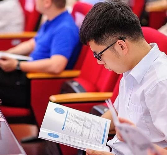 中专食堂兼职靠谱不?比自己做小生意哪个更划算?