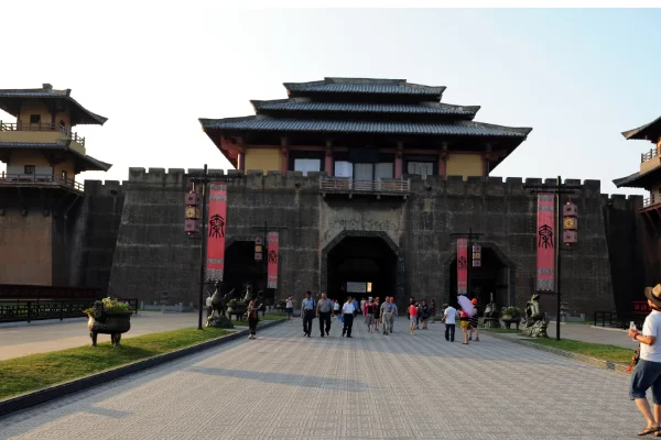 东阳横店影视城门票多少钱,兼职好找吗,信息哪找?