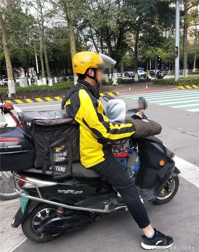 下班兼职跑外卖违法不?营运证用不用办?会被罚吗?