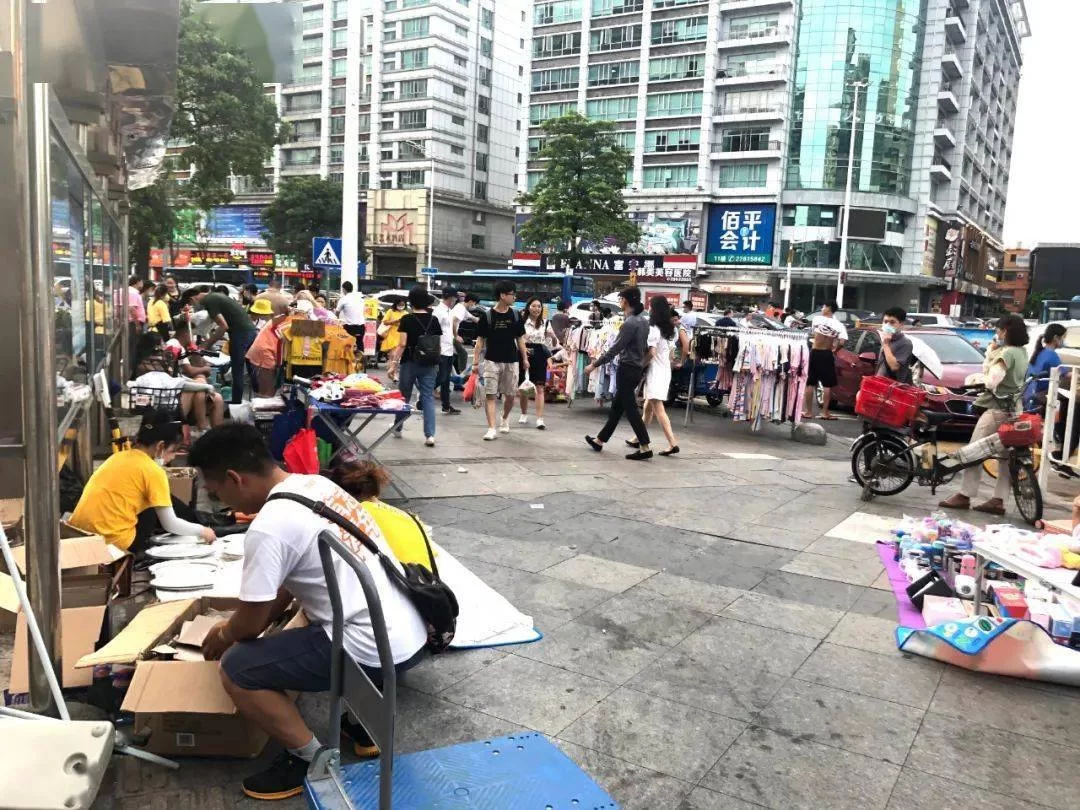 下班兼职摆地摊卖啥好,晚上摆摊做副业选啥受欢迎?