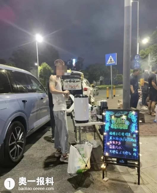 上班是副业摆摊才是主业,打工人下班后摆摊靠谱吗?