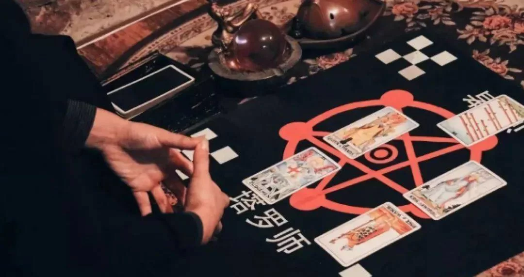 上班族适合做什么塔罗牌副业？能赚钱还不影响工作？