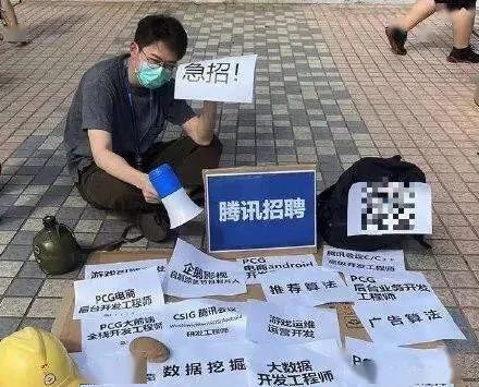 下班后摆地摊副业靠谱吗，女性上班族适合卖啥比较好？