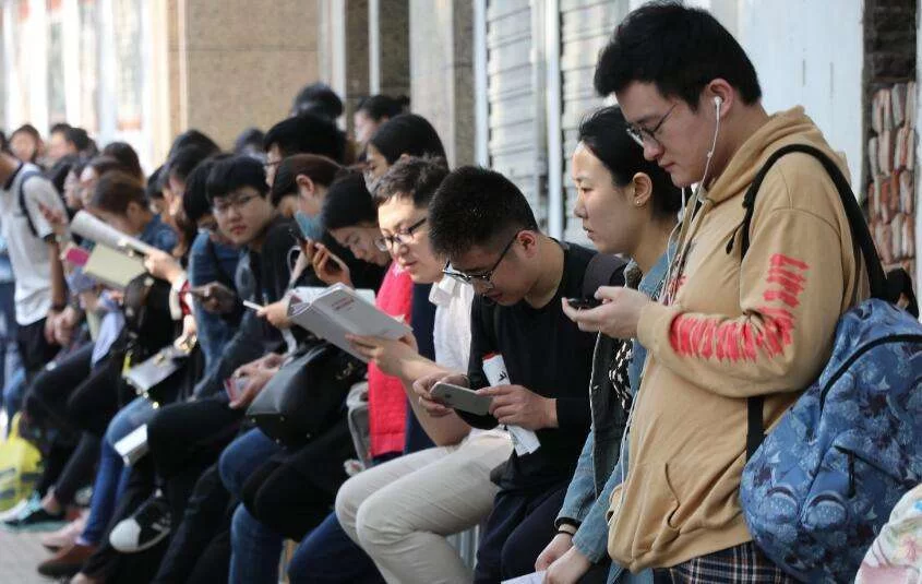 上班族适合做什么副业，女性不影响工作又靠谱还赚钱？