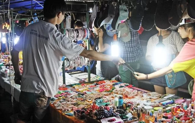 下班后摆摊副业，上班族晚上一个人能做点啥小买卖？