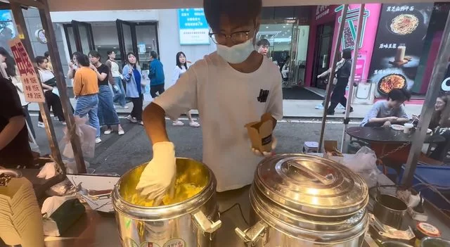 下班后摆摊副业做啥好？饭团寿司做法简单又吸睛？