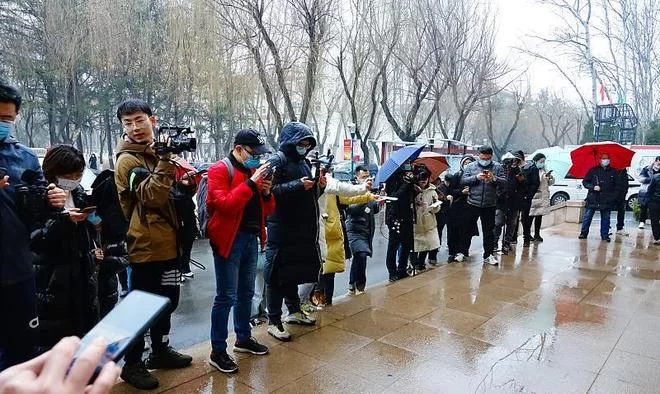 下班后公园摆摊副业有哪些？城管管吗要办执照吗？