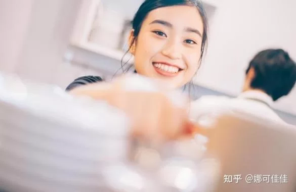 上班族模特副业靠谱吗？在家做轻松赚钱不耽误工作？