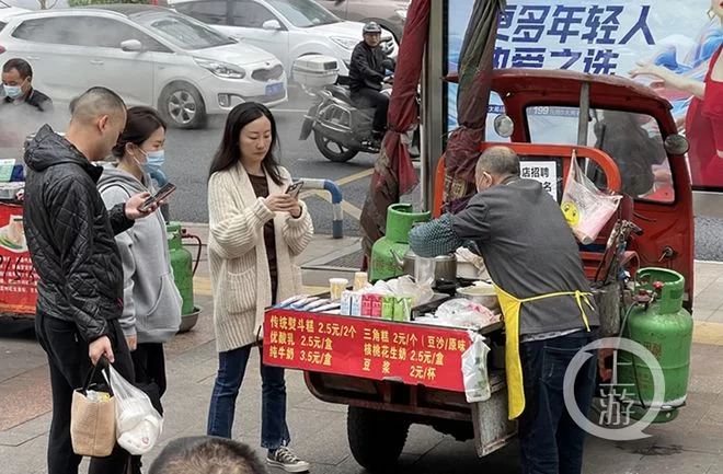 下班后低成本摆摊副业，上班族卖啥小吃好卖又利润高？