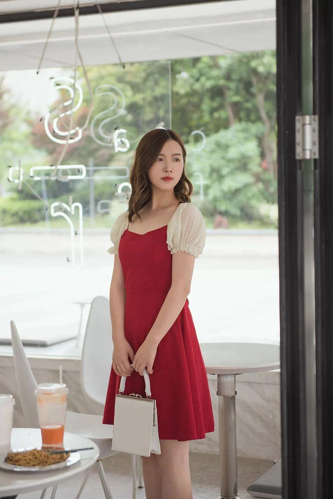 上饶想找兼职美女,哪里机会比较多,怎么联系她们呢?