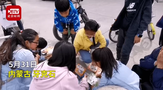 上班族宝妈兼职副业摆摊,卖教材晚上做简单好卖不?