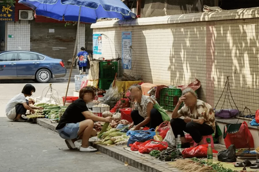 上班族兼职副业，摆摊早上好还是晚上下班后更合适呀？