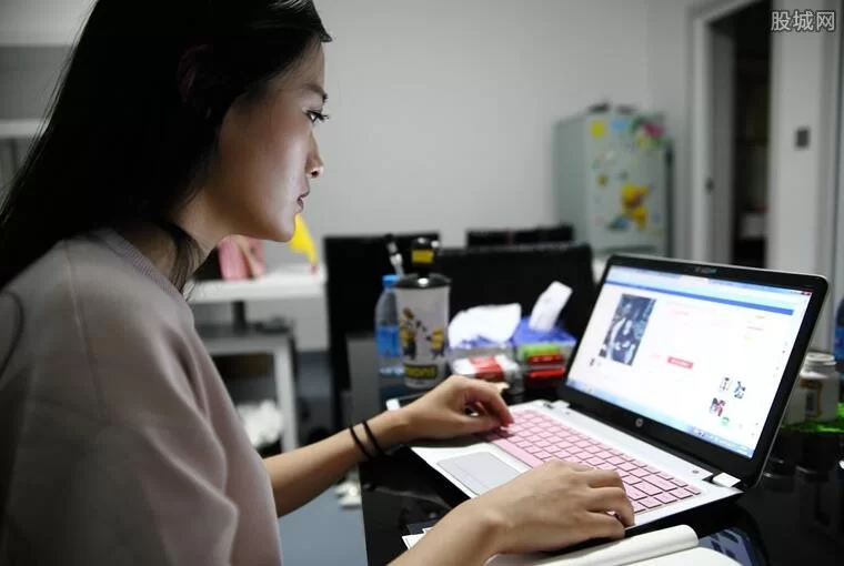 上班族休息在家搞什么副业能赚钱还不影响工作呢？