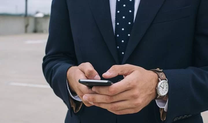 上班族不忙适合做什么副业呢？实在靠谱又赚钱的那种？