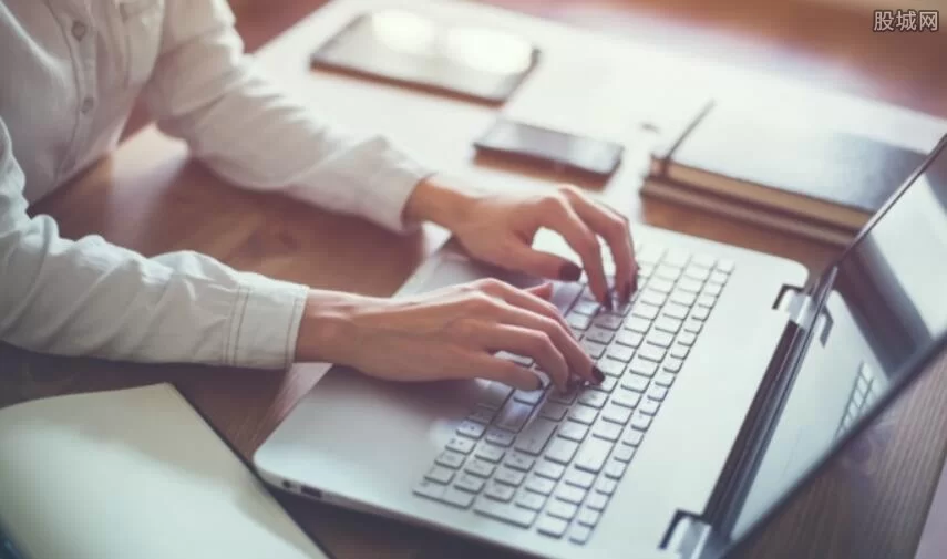 游戏副业靠谱吗？上班族能一边上班一边赚钱吗？