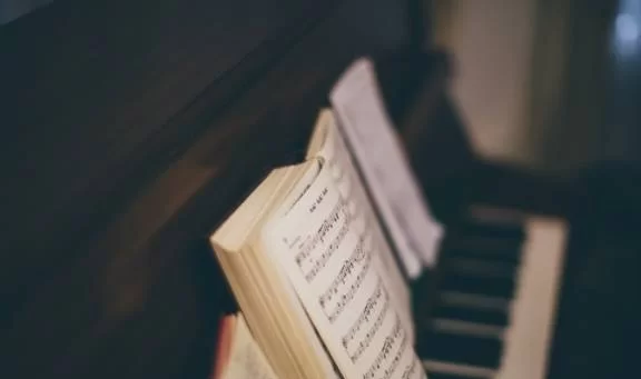 普通人晚上副业赚钱路子多，但都是骗局吗？