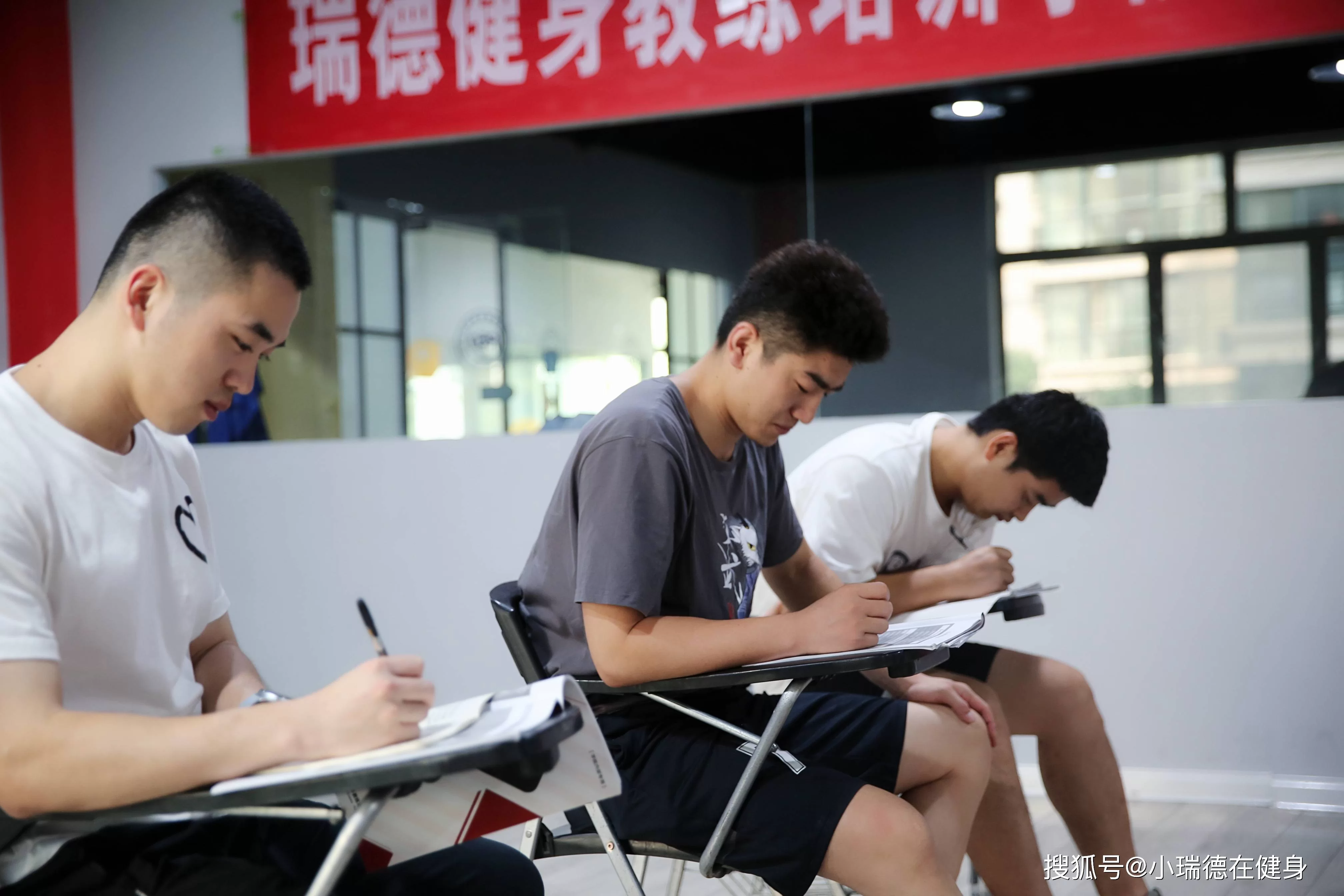 想做健身兼职教练?任职要求和招聘渠道在哪找?